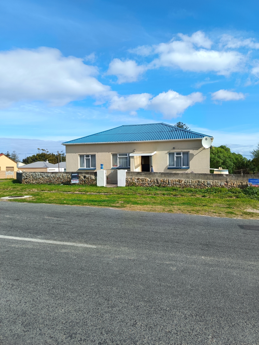 4 Bedroom Property for Sale in Gansbaai Central Western Cape